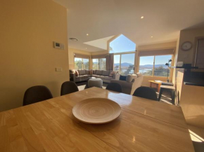 Torino 6 - Lake Jindabyne & Snowy Mountain Views